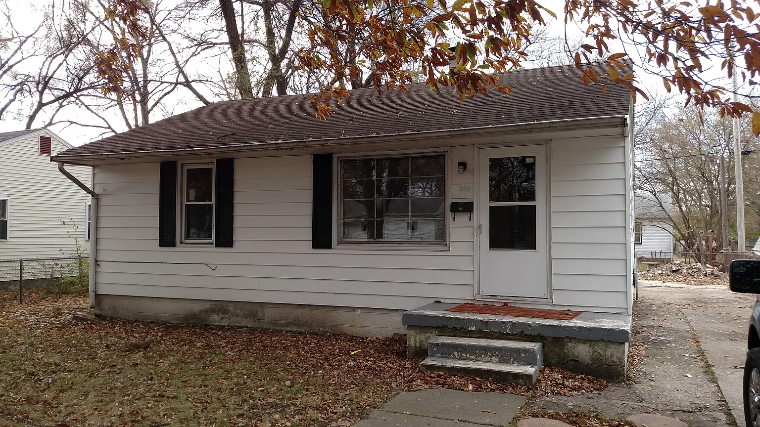903 N Gregory St photo 1