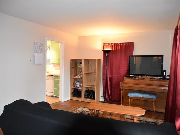 3rd image of 708 E Hoffman Ave