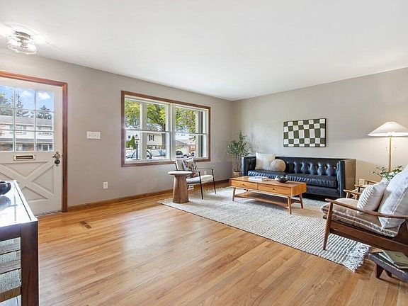 3rd image of 88 Rockwell Way