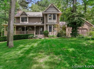 3323 Riverwoods Dr NE, Rockford, MI 49341