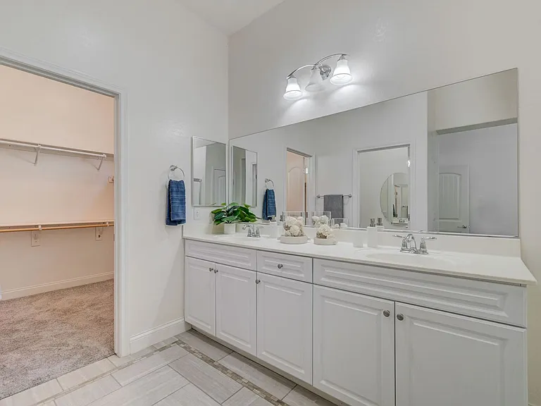 933 Everest Peak Ave — Photo 26