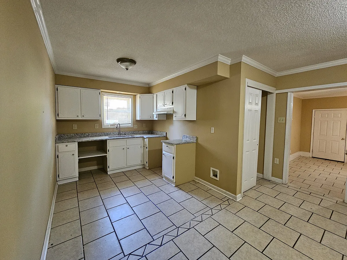 Building Photo - 3374 Ladue St