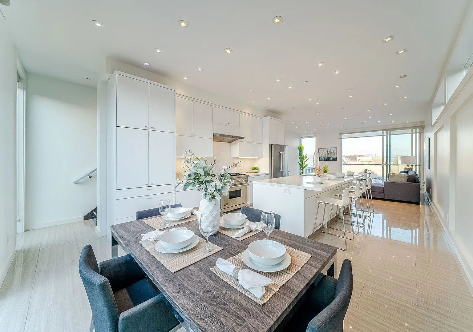 Telegraph Hill Luxury 3 Level, 3 Bed / 2 Bath Condo, 2 Decks, Views - A Must See! — Photo 1