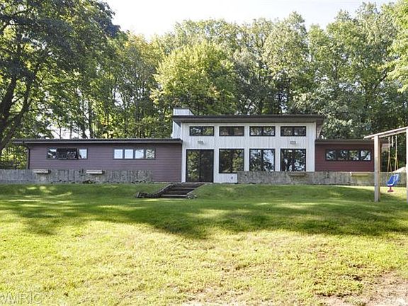 2nd image of 2336 Crest Dr