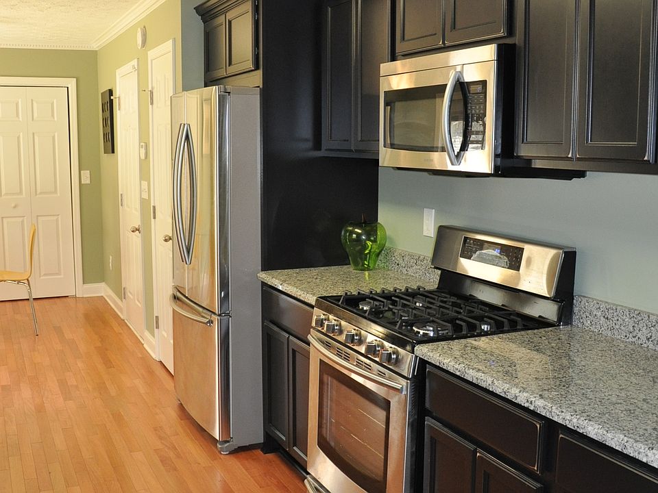 2nd image of 105 Daisy Pl