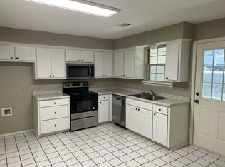 50 Lynwood Cv APT B, Dover, AR 72837