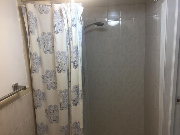 5th image of 566 Van Cortlandt Park Ave #B