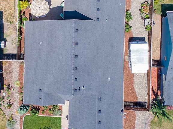 3rd image of 765 Meadowlawn Pl
