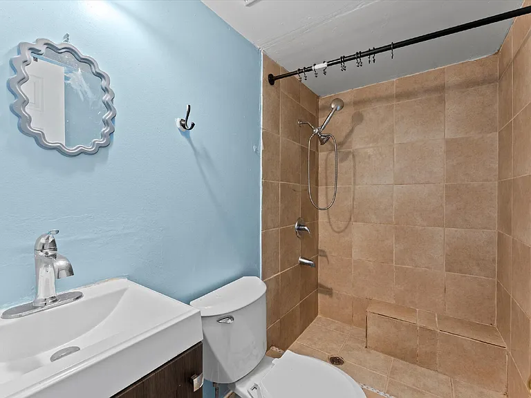 2220 Lauderdale Dr — Photo 16