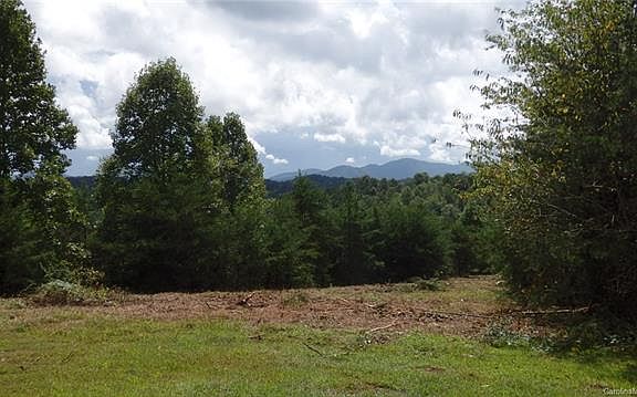 5th image of 17 Chapel Hill Ln