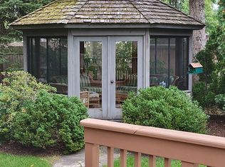 401 Buckingham Pl, Downers Grove, IL 60516