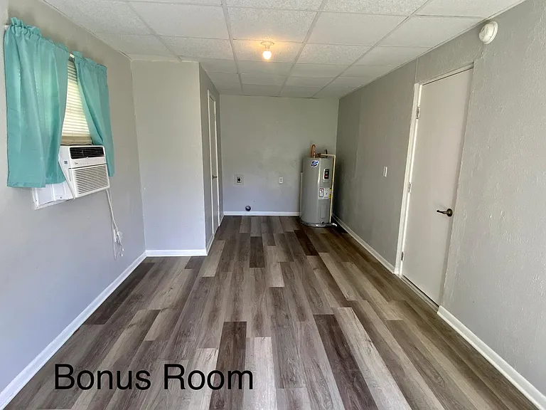 508 College St — Photo 13