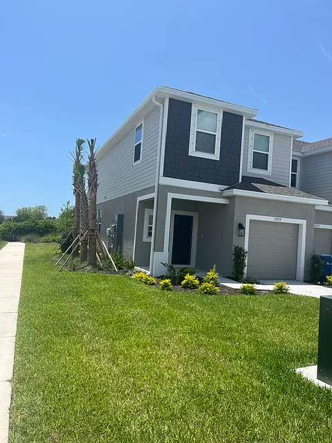 3 bed, 2.5 bath, 1558 sqft, $2,100 — Photo 2