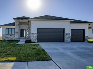 12363 Lake Vista Dr, Papillion, NE 68046