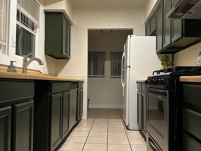 1016 Roosevelt Ave — Photo 12