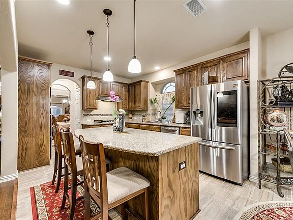 4th image of 1005 Sterling Trace Dr