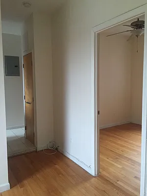 Rented by Halvatzis Realty | media 20