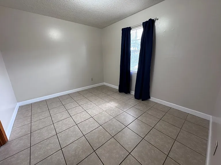 604 E Madison St — Photo 10