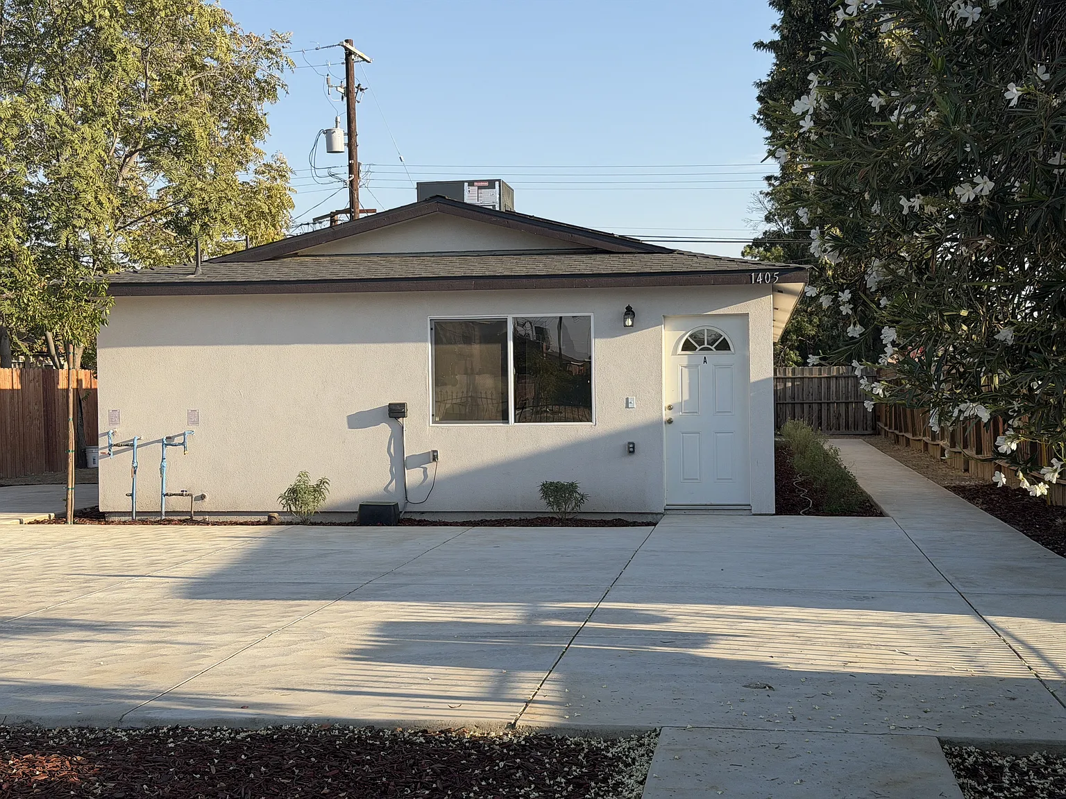 3 bed, 950 sqft, $1,500 — Photo 1