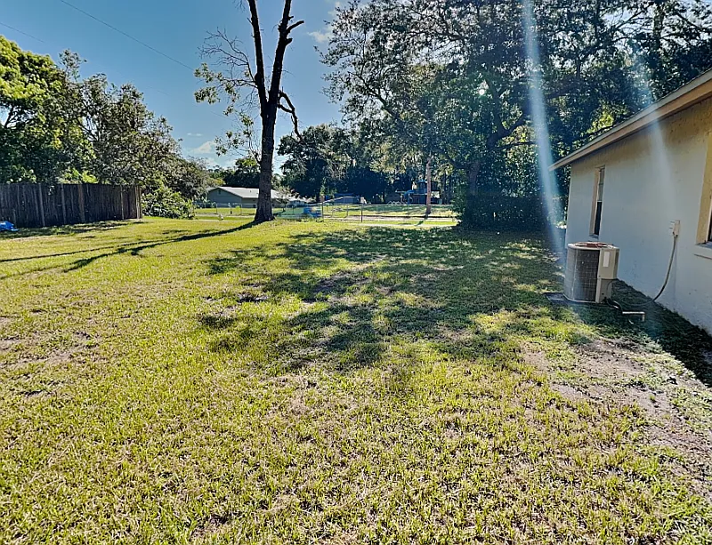 3 bed, 1.0 bath, 1000 sqft, $1,699 — Photo 2