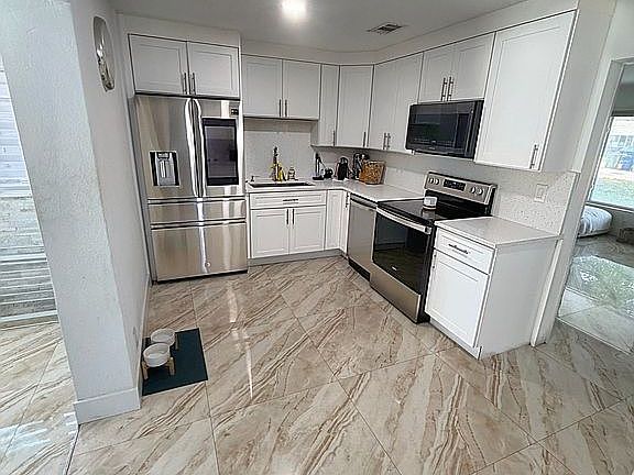 5th image of 1823 SW 29th St