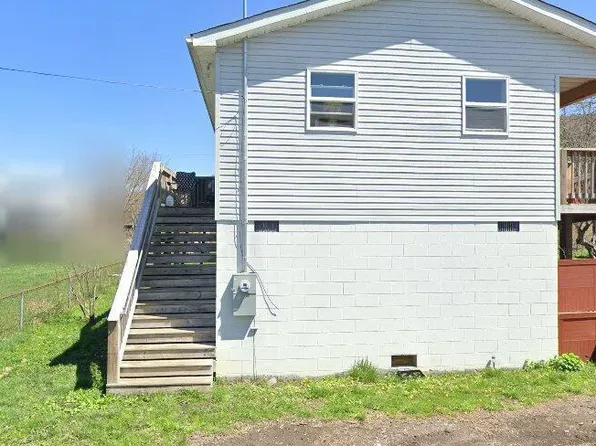 191 8th St, Rainelle, WV 25962