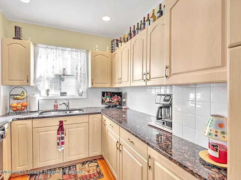 421 W Lincoln Ave — Photo 5