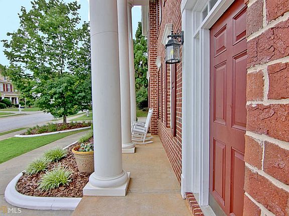 5th image of 132 Village Green Cir
