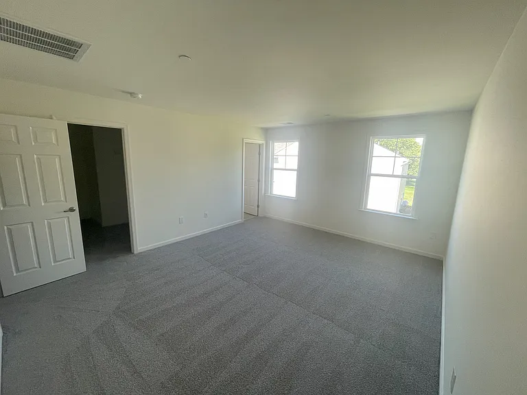 215 Thompson Ave — Photo 17