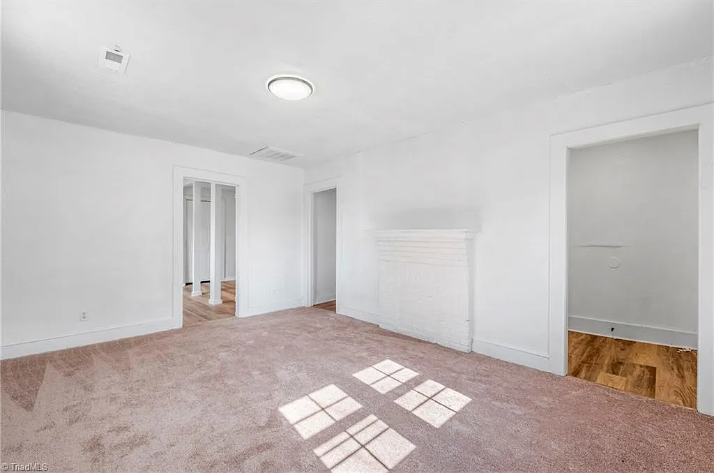 2 bed, 1.0 bath, $1,100 — Photo 4