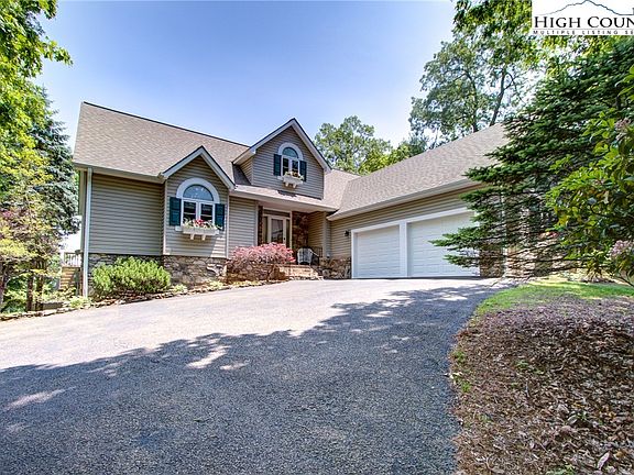 3rd image of 222 St. Andrews Drive