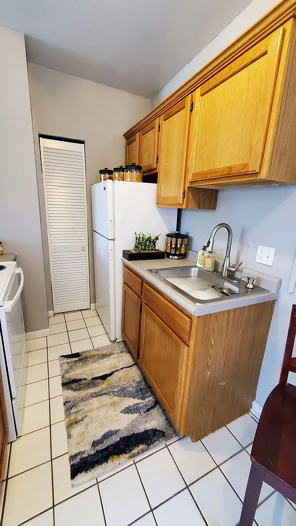 4433 Pershing — Photo 3