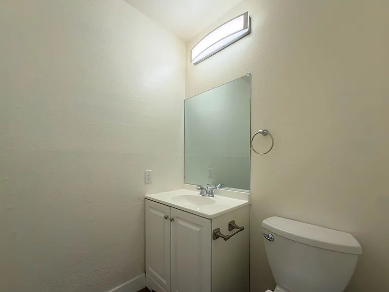 6535 Pickering Ave — Photo 7