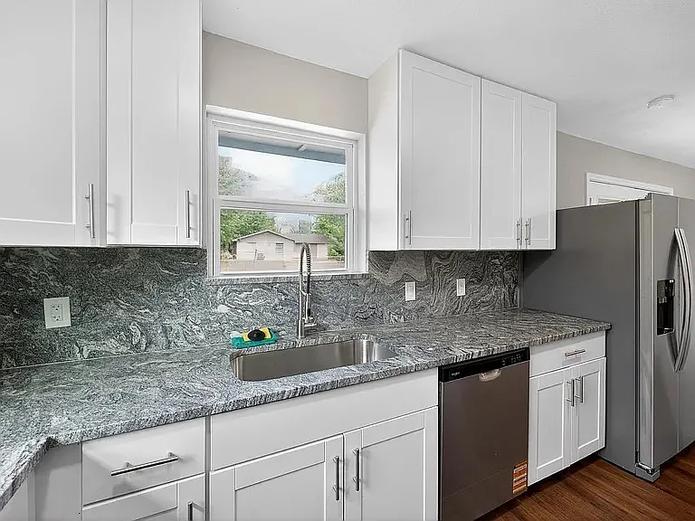 705 Donald Dr — Photo 9