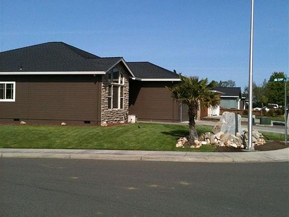 3rd image of 251 Applewood Dr
