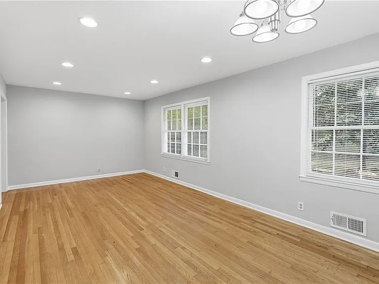 4411 Langdon Dr — Photo 2