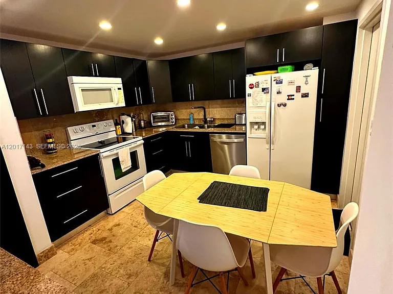 1370 S Ocean Blvd #902 — Photo 9