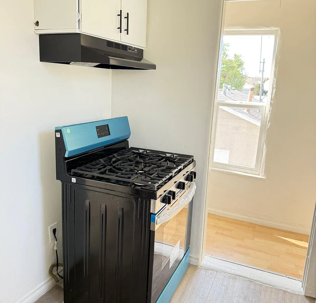 1 bed, 450 sqft, $2,099 — Photo 3
