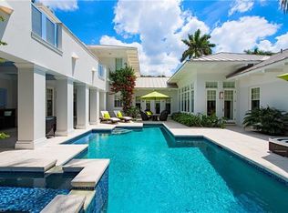 137 1st Ave N, Naples, FL 34102