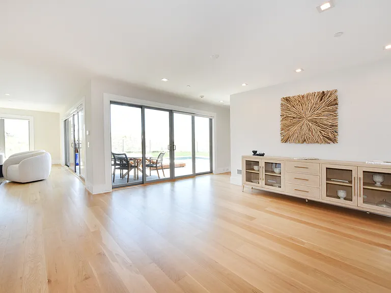 451 Dune Rd — Photo 4