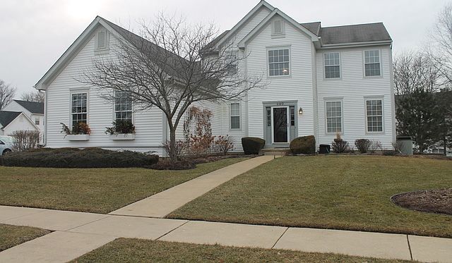 1st image of 590 Huntington Cir
