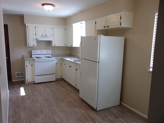 3rd image of 105 N Arlington Ave