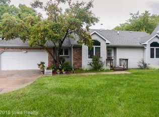 6872 Sharon Dr, Urbandale, IA 50322