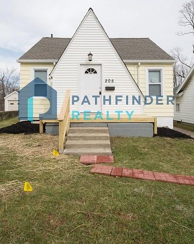 1st image of 205 W Siebenthaler Ave