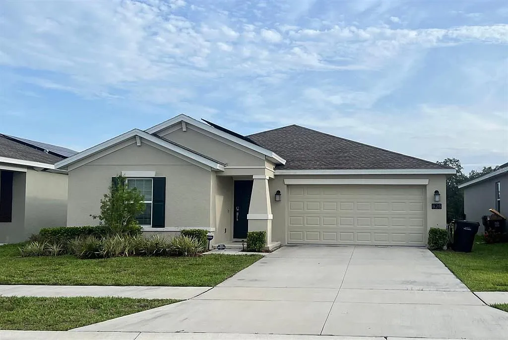 3 bed, 2.0 bath, 1560 sqft, $2,200 — Photo 1