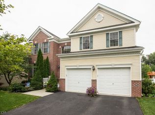 4 Carriage Rd, Hackettstown, NJ 07840