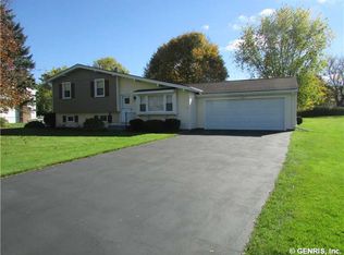 35 Bellmawr Dr, Rochester, NY 14624