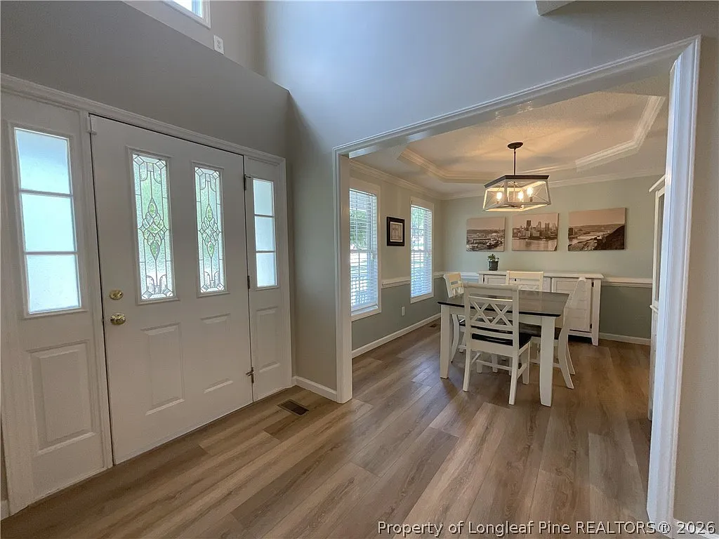 3 bed, 2.5 bath, 2512 sqft, $2,195 — Photo 2