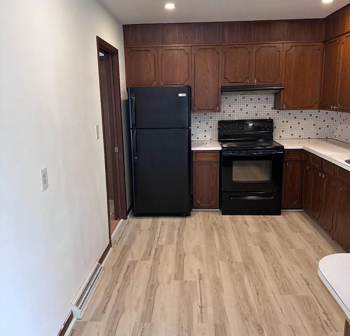 6511 Dorchester Rd — Photo 2