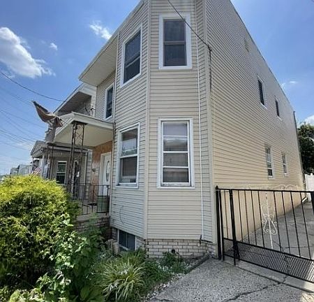4th image of 98 Devon Terrace